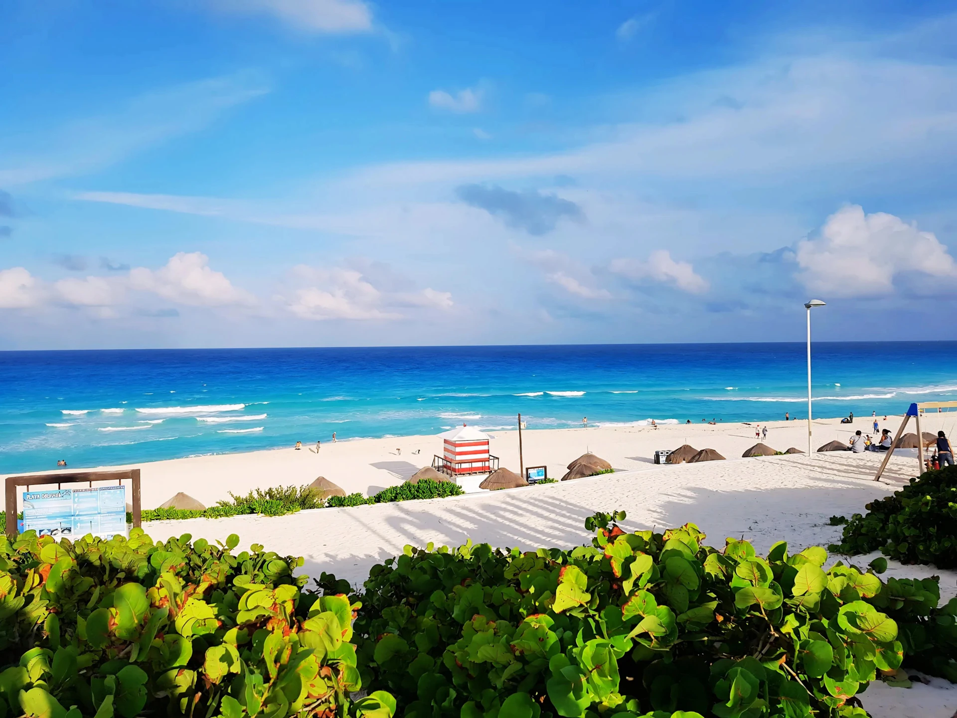 La costa y el mar turquesa del Caribe